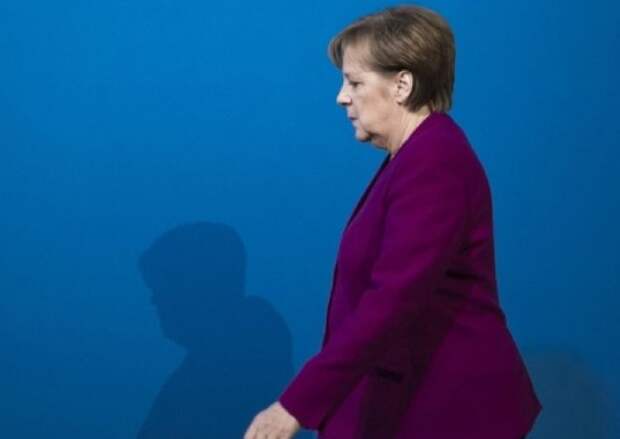 Сара Вагенкнехт обвинила Меркель в развале Евросоюза и попросила ее уйти со своего поста