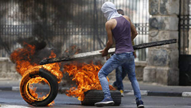 Столкновения палестинцев и израильских военных в городе Вифлеем