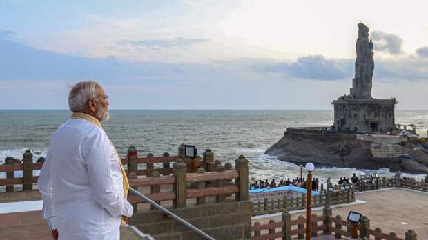 Премьер-министр Моди провел двухсуточную медитацию на скале Вивекананда