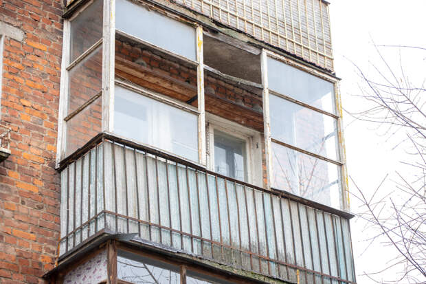 Тулякам напомнили, что нельзя делать на балконе