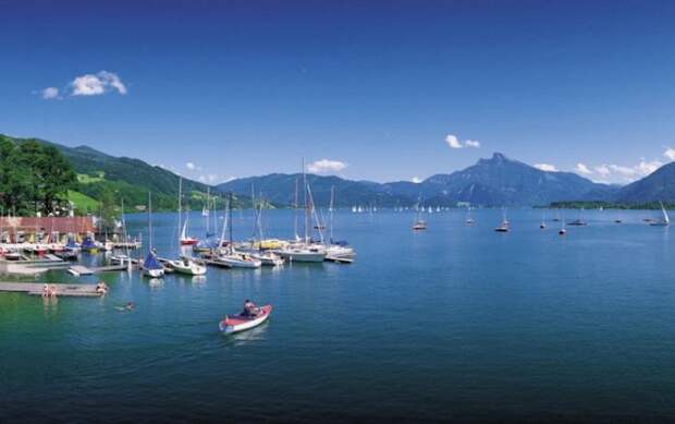 Одно из самых больших частных озер в Австрии.