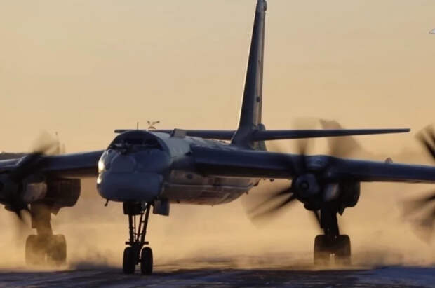 Ракетоносцы Ту-95мс выполнили полет над нейтральными водами Японского моря