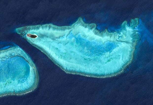 Острова в океане острова, фото из космоса