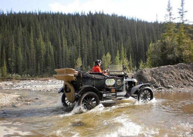 Пожилые супруги из Нидерландов отправились в кругосветное путешествие на Ford Model T 1915 года (8 фото)