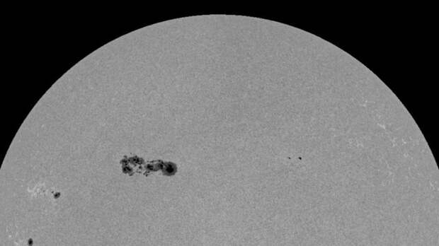 Ученые предупредили россиян о "черных лебедях" на Солнце до конца недели