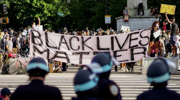 «Верхушка министерства вряд ли любит меня»: зачем Трамп обвинил Пентагон в ведении «бесконечных войн»