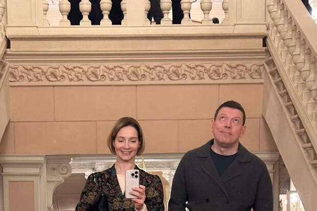 Актер Сергей Лавыгин приехал в Большой театр с женой
