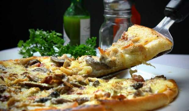 Пицца с отварным мясом: быстрый и недорогой ужин для большой семьи