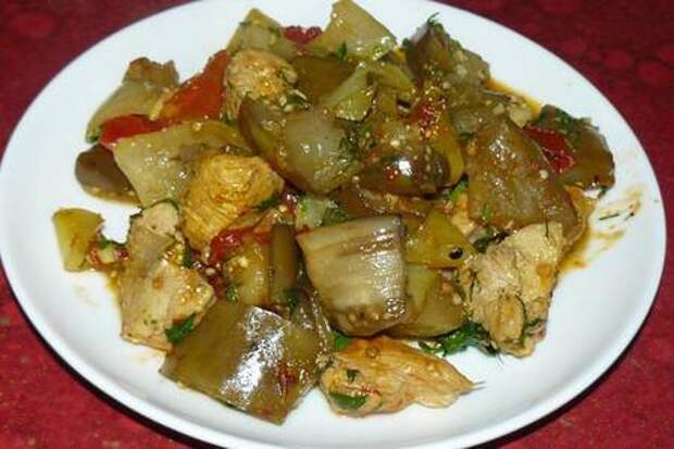 Фото к рецепту: Куриное филе с баклажанами