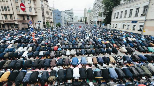 Можно ли молиться мусульманам где и когда угодно?