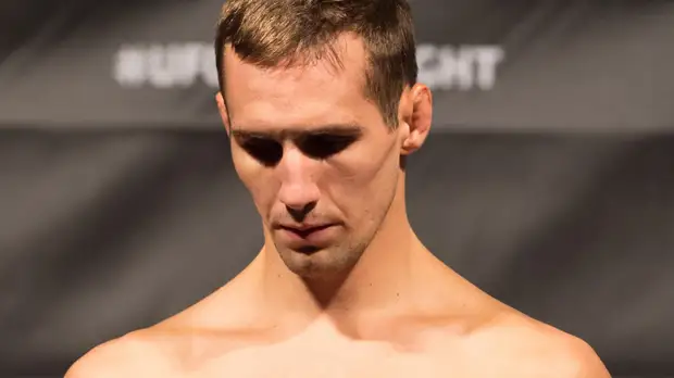 Корешков о нежелании Макдональда причинять людям боль: возможно, ему больше не стоит драться