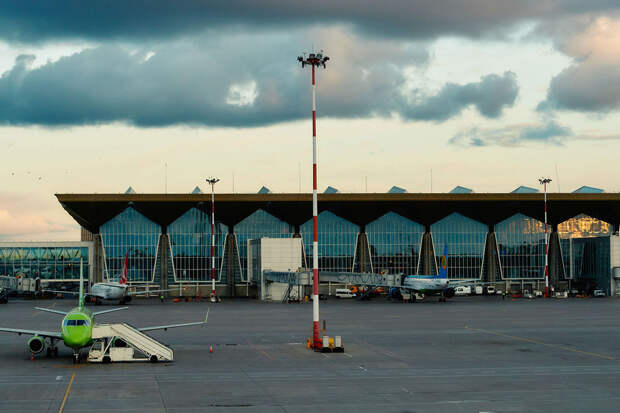 Росавиация: аэропорт Пулково временно приостановил прием и выпуск самолетов