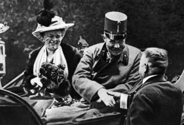 Эрцгерцог Франц Фердинанд с женой 28 июня 1914 – в день, когда он был убит, Сараево, Босния и Герцеговина. Это убийство послужило поводом для начала Первой мировой войны.