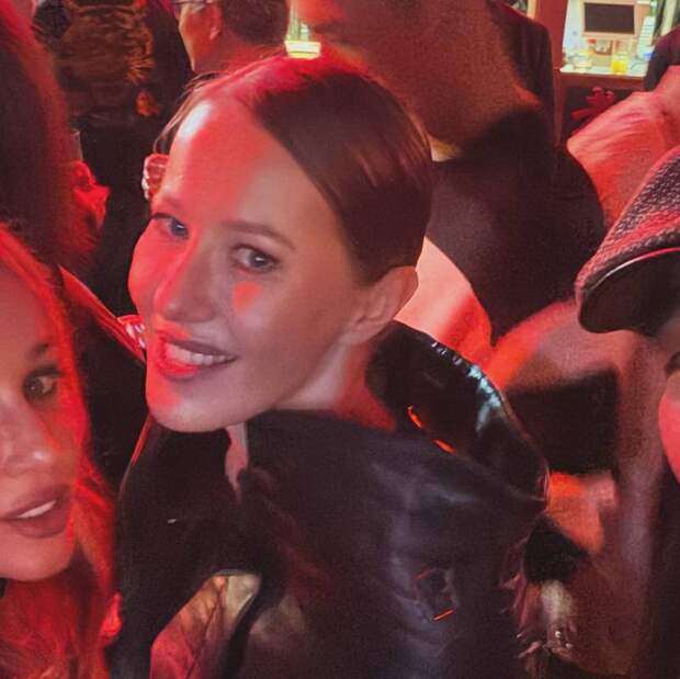 Раскрыта стоимость высмеянного в сети наряда Собчак