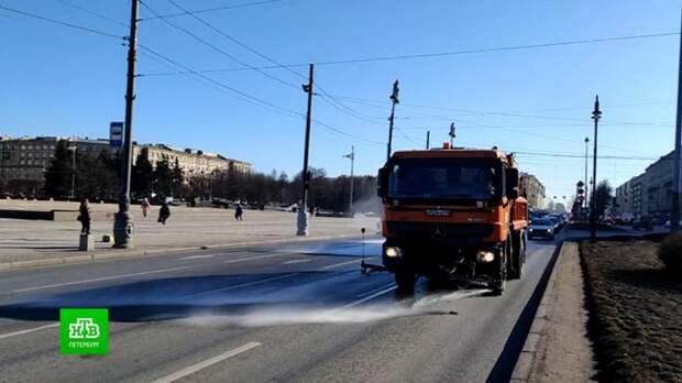 Петербург начали отмывать от зимней грязи