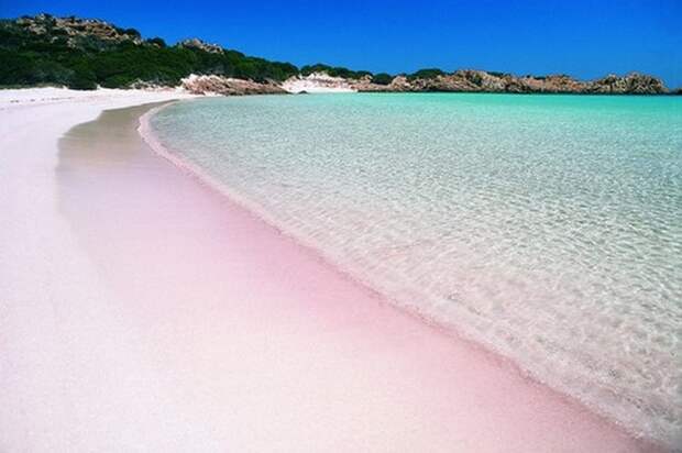 Розовый пляж «Спьяджиа-Роза».