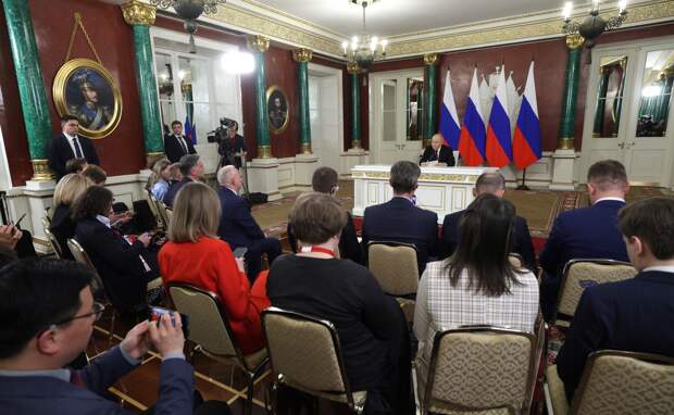 Владимир Путин на экстренной ночной пресс-конференции предложил Украине возобновить переговоры в Стамбуле – без...