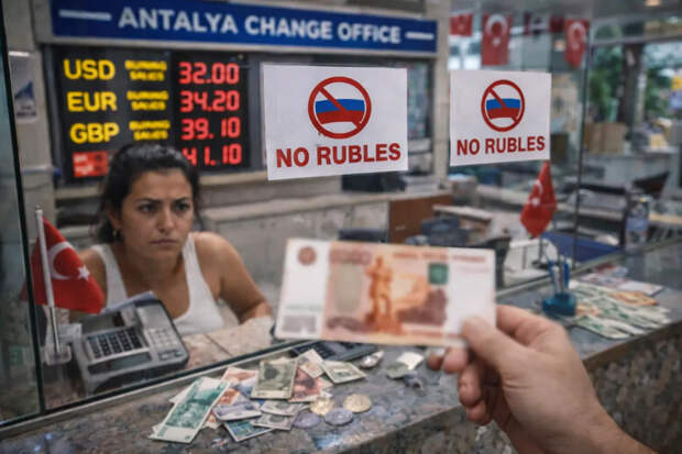 В Анталье обменники перестали принимать рубли из-за проблем с реализацией