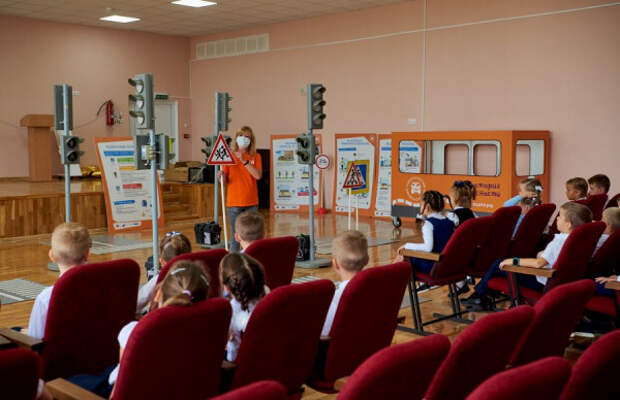 В школах Севастополя учат безопасности на дорогах  1