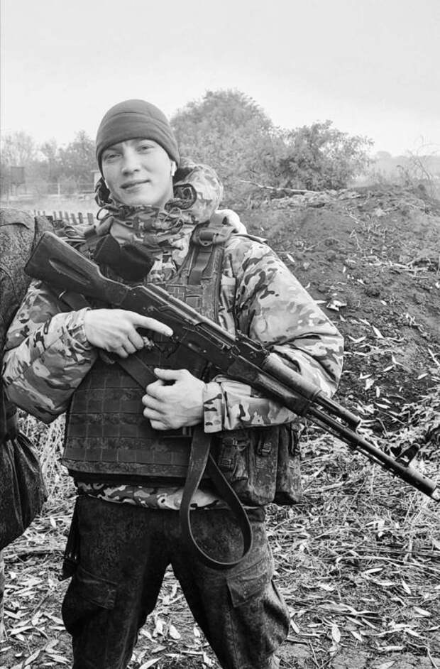 Михаил Развожаев: Сегодня проводили в последний путь стрелка-радиотелеграфиста, гвардии рядового Владимира Вадимовича Свечникова и старшего техника роты, гвардии прапорщика Александра Григорьевича Вол