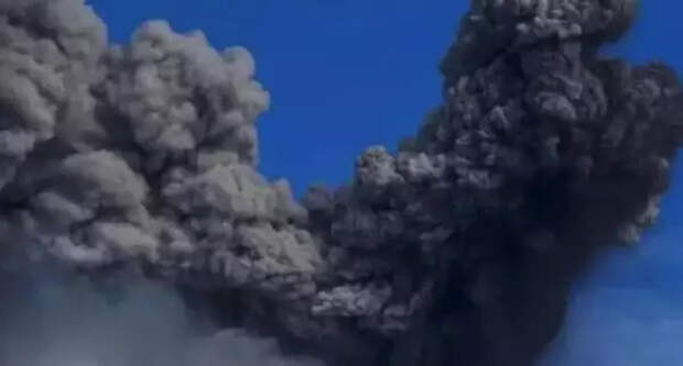 Ад Украины. Удары по Одессе и Рени превратили портовые зоны в пепелище, Киев внезапно остался во тьме