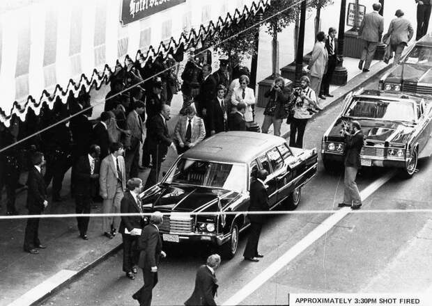 Lincoln Джеральда Форда за несколько минут до покушения cadillac, авто, автомобили, бронированный авто, броня, гон, лимузин, президент