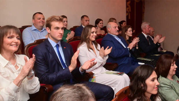 НИКОЛАЯ ЛУКАШЕНКО, МЛАДШЕГО СЫНА АЛЕКСАНДРА ГРИГОРЬЕВИЧА, ЖУРНАЛИСТЫ ИНОГДА НАЗЫВАЮТ "БЕЛОРУССКИМ УИЛЬЯМОМ". ХАРАКТЕР У МОЛОДОГО ЧЕЛОВЕКА ВОЛЕВОЙ, И ЭТИМ ОН ОЧЕНЬ ПОХОЖ НА СВОЕГО ОТЦА. ФОТО: PRESIDENT.GOV.BY