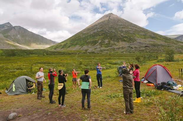 Источник: https://zen.yandex.lv/media/ted_ns/nashel-zagadochnye-gorypiramidy-na-pripoliarnom-urale-liudi-do-sih-por-sporiat-ob-ih-proishojdenii-5f6908d394e9b0682f46f39e
