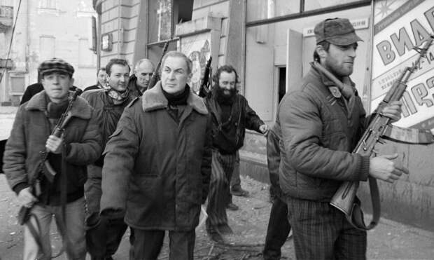 Джаба Иоселиани (в центре) — лидер оппозиции в Грузии. Фото © РИА Новости/Игорь Михалев
