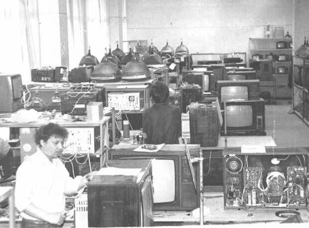 Новая мастерская по ремонту цветных телевизоров. Неизвестный автор, 1985 год, г. Череповец, Череповецкое музейное объединение.