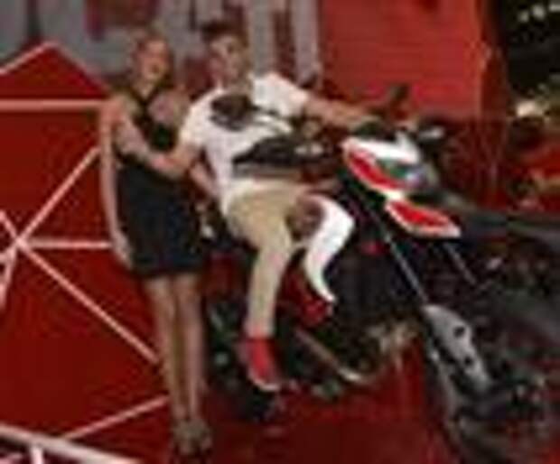 Довизиозо, Бадовини и Фогарти на стенде Ducati на EICMA 2012