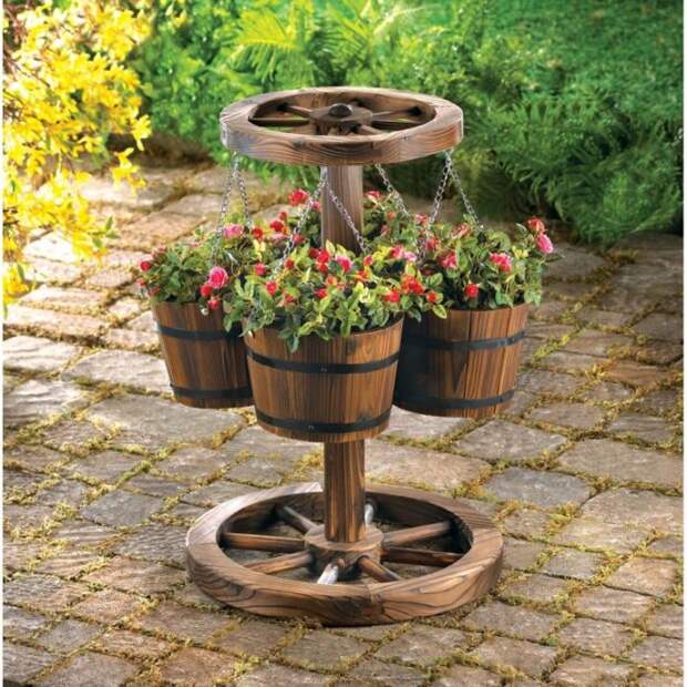 Грядка-колесо – оригинальное решение для тех, кто любит выращивать необычные сорта цветов и растений. 