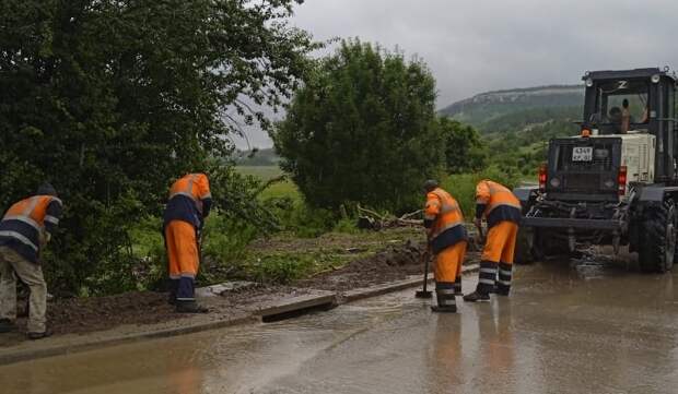 Какие дороги в Крыму остаются закрытыми из-за последствий ливней и селей