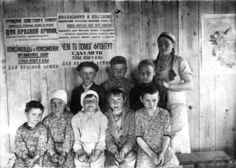 А ты, Святик, мог бы лечь с гранатой под танк? А ты, Святик, мог бы лечь с гранатой под танк?