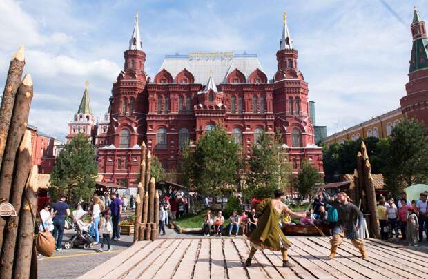 Знай наших! Крутая историческая реконструкция в центре Москвы