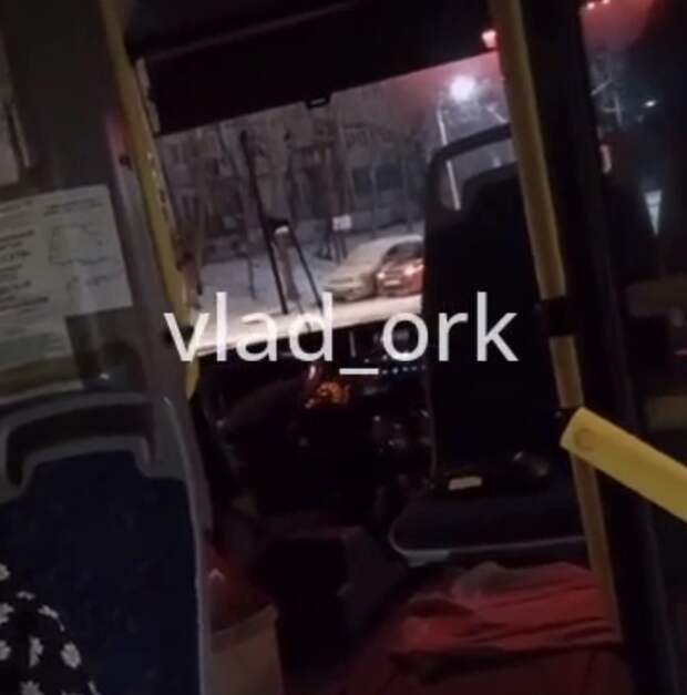 В Приморье оштрафовали водителя за намаз в автобусе