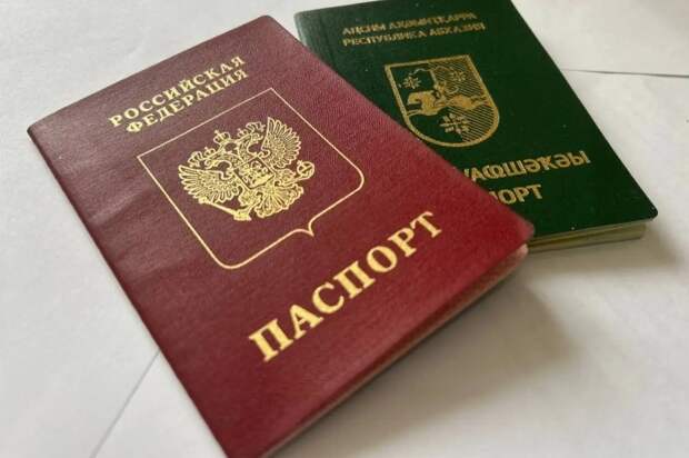 В Абхазии посчитали незаконной выдачу паспортов России на территории республики