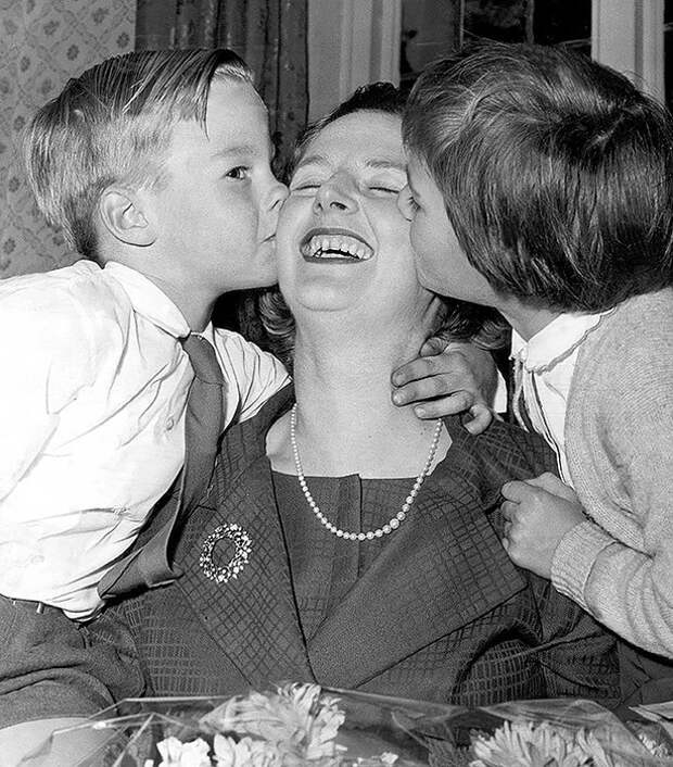 Маргарет Тэтчер с детьми