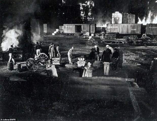 Съемка сцены пожара в Атланте во время Гражданской войны за кадром, интересно, кино, ретро, съемки фильма, унесенные ветром, фильм, фото
