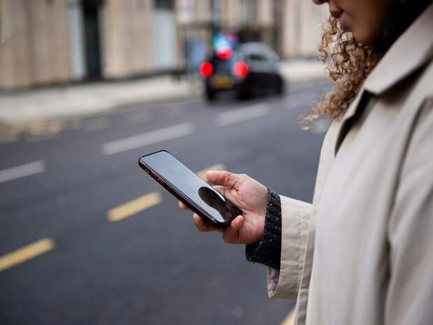 В Топках полиция помогла женщине вернуть похищенный мобильник