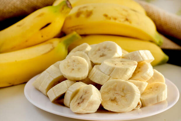 Врач Залетова: бананы и овсянка помогут облегчить изжогу