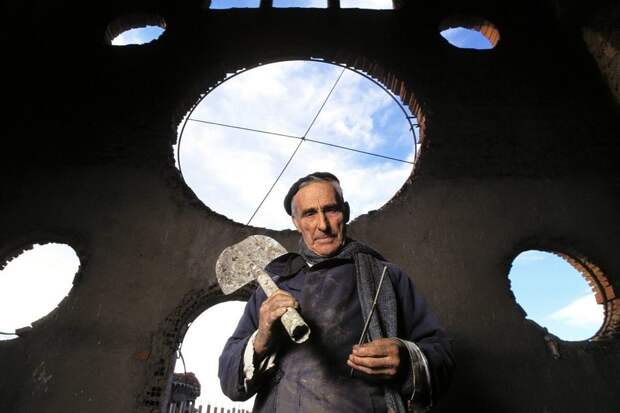 Вот уже 55 лет он в одиночку строит огромный собор в Испании