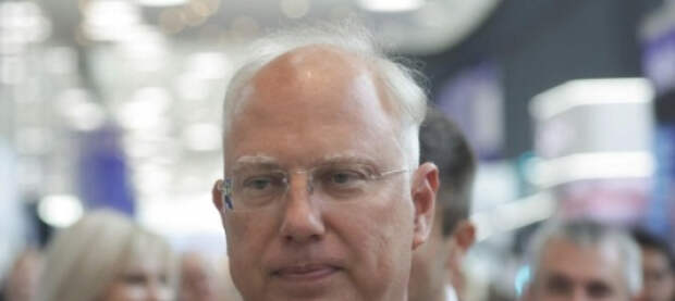 Дмитриев заподозрил Туска в родственных связях с Эпштейном