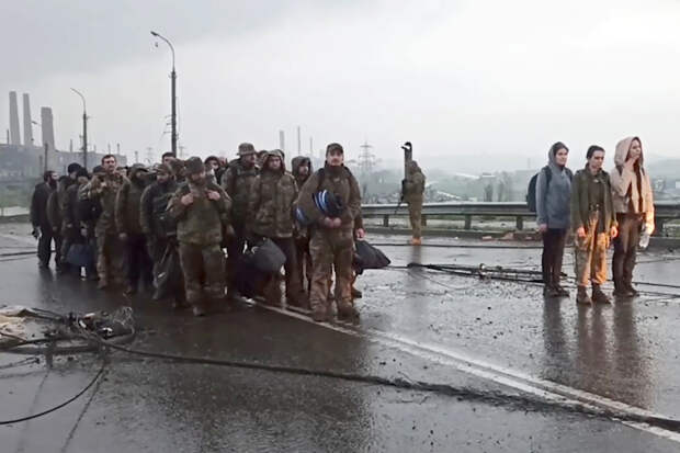 Россия, пользуясь своей сильной позицией, не отдает Украине более 1,6 тысяч военнопленных, сдавшихся в...