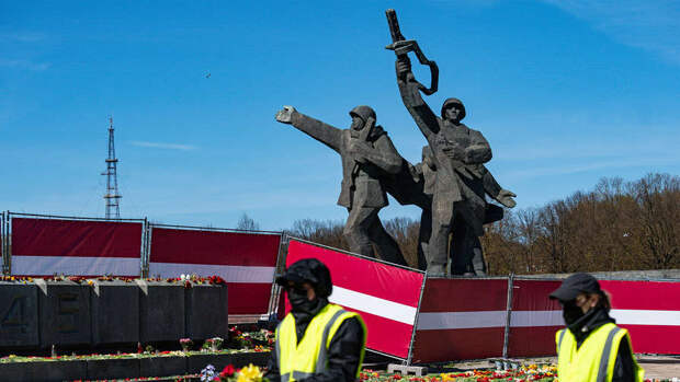 СК РФ даст оценку решению властей Латвии о сносе памятника советским воинам в Риге