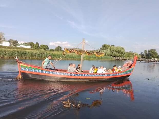 В Суздале спустили на воду туристические лодки раньше срока открытия навигации