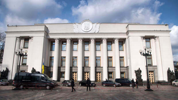 Житель Украины подал в суд на Раду из-за неназначения выборов президента
