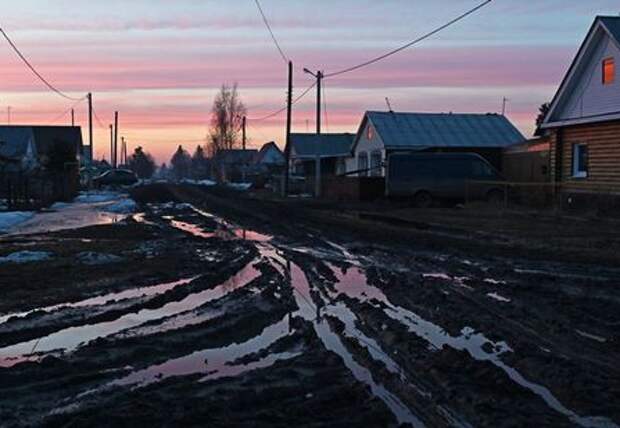 A view shows a street in the town of Tara in Omsk Region, Russia April 12, 2021. REUTERS/Alexey Malgavko