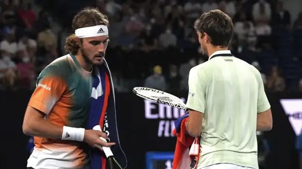 Циципас получил замечание за коучинг во время матча с Медведевым