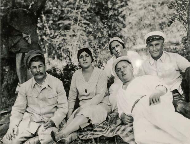 Сталин с женой Надеждой Аллилуевой, 1922 год